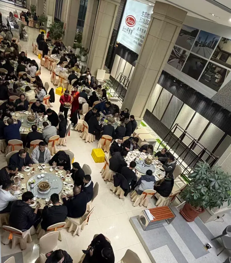 A Beata Ceramics év végi bankettje sikeres | A bevétel meghaladja a 400 millió RMB-t az újévre, új termékek debütálnak a Xiameni Nemzetközi Kővásáron